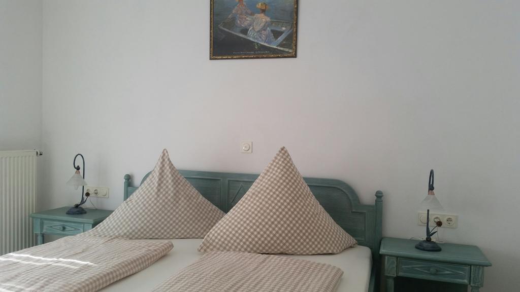 Hotel-Pension Haus Hubertus Weigendorf Quarto foto