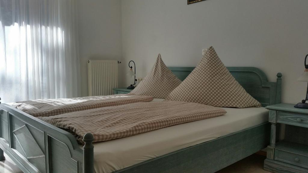 Hotel-Pension Haus Hubertus Weigendorf Quarto foto